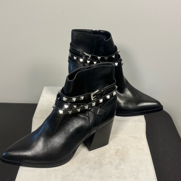 Steve Madden Cala Black leather boots for women, size 7.5
NWOT - Picture 2 of 12